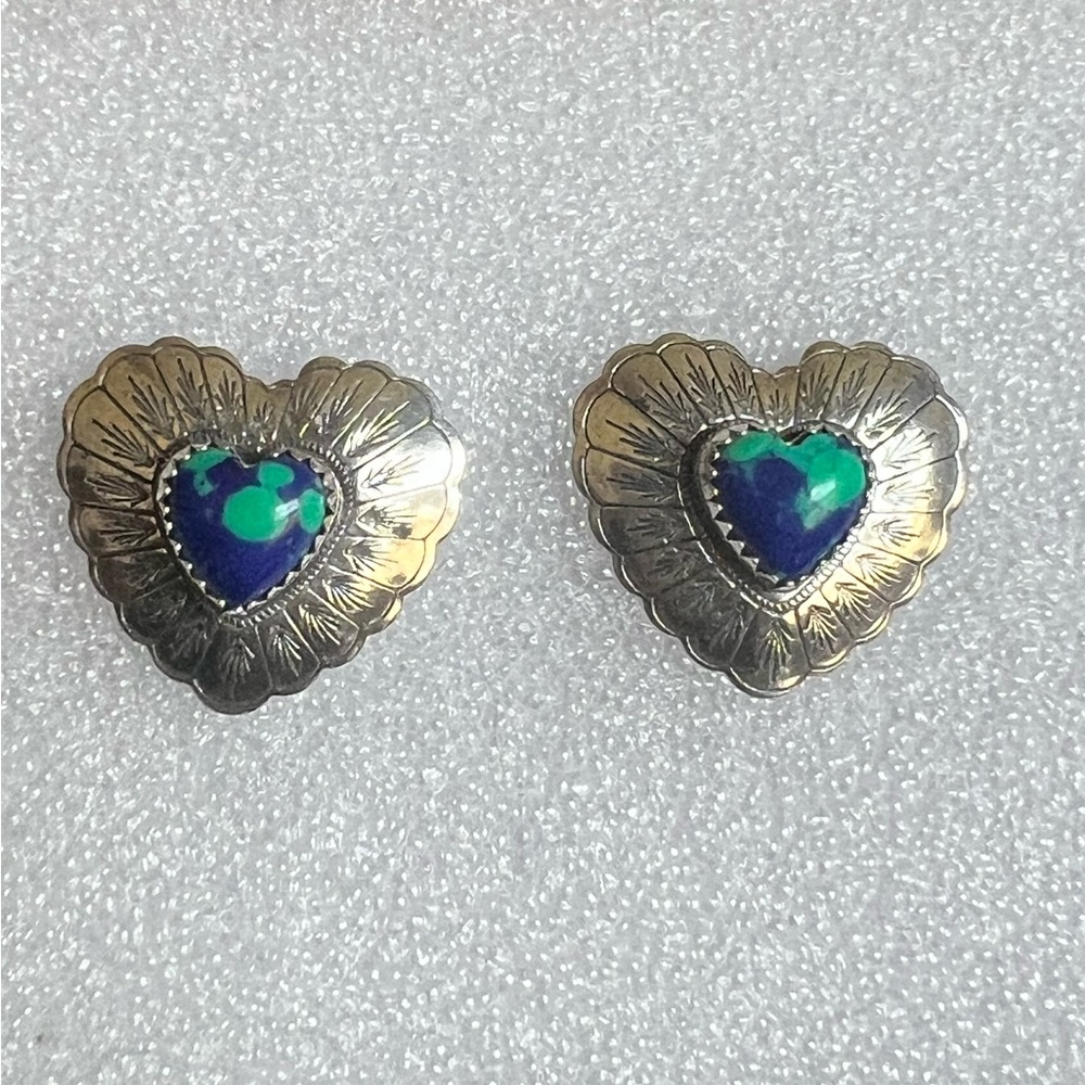 Vintage Southwestern sterling silver heart earrings. - Picture 9 of 11